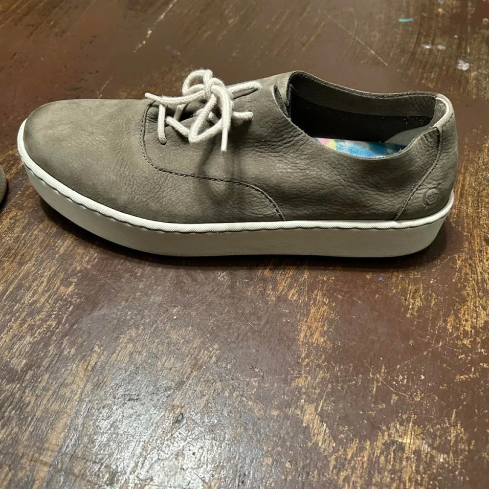 Born crafted footwear olive green size 8
